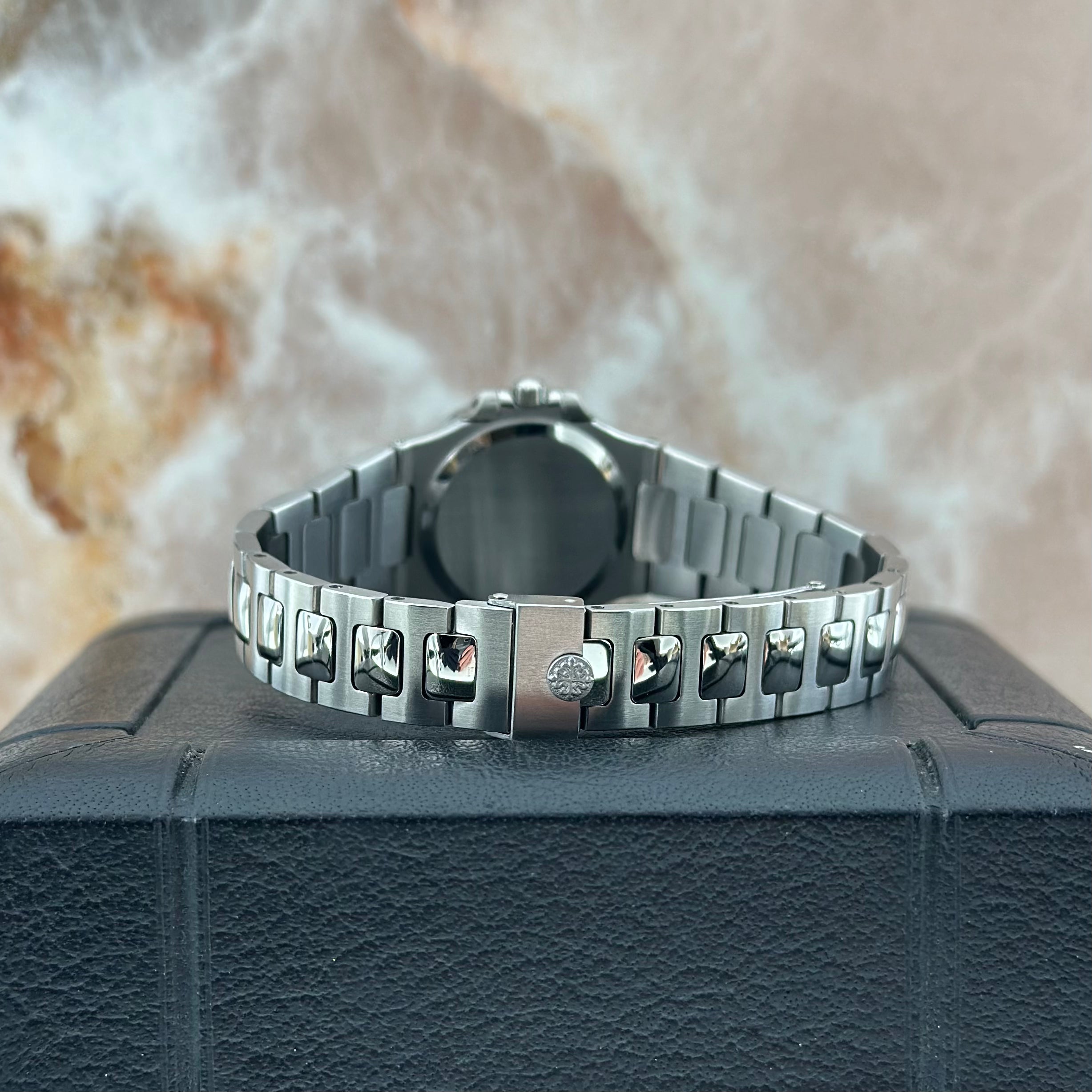 Patek Philippe Nautilus REF. 4700/001