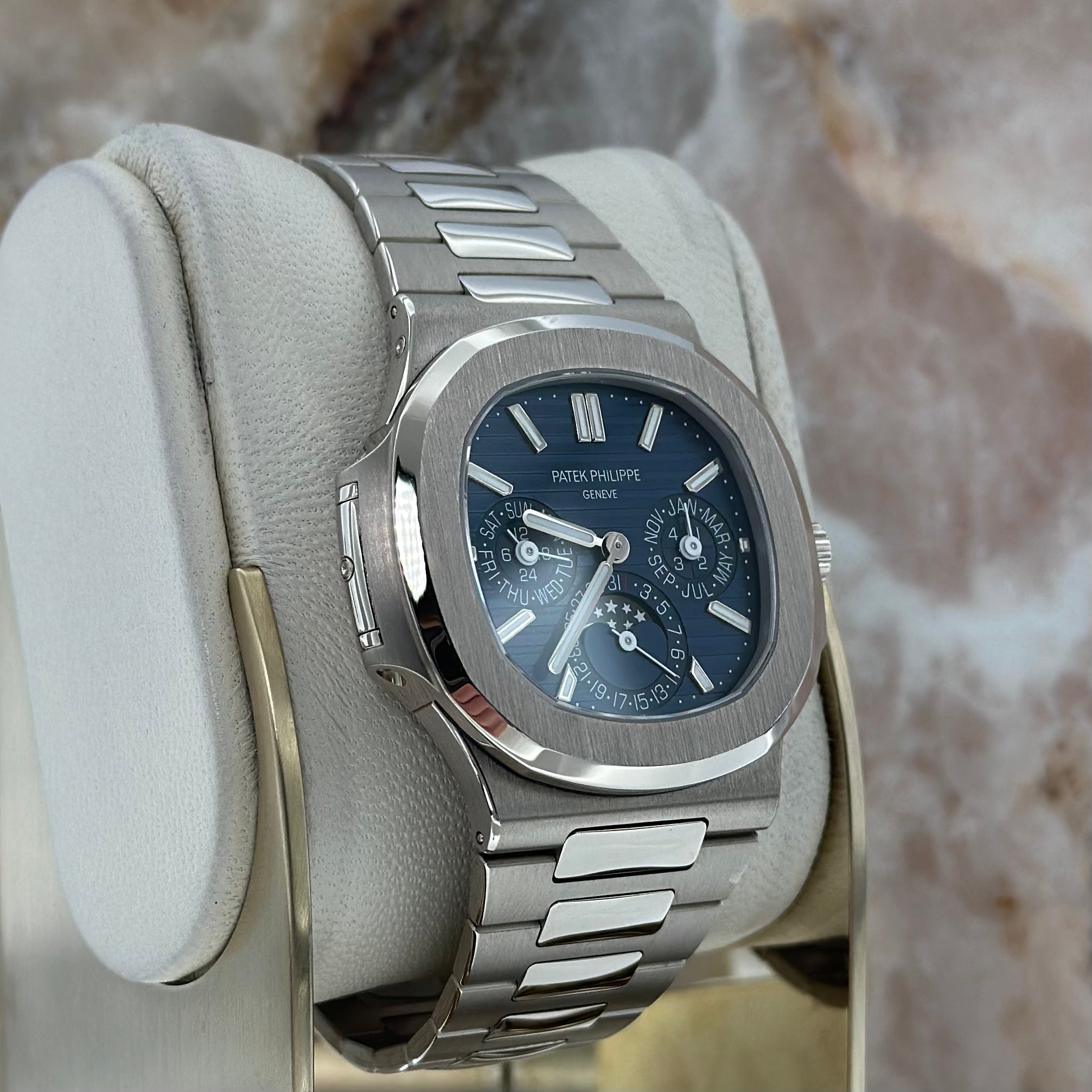 Nautilus REF. 5740/1G-001 NUOVO