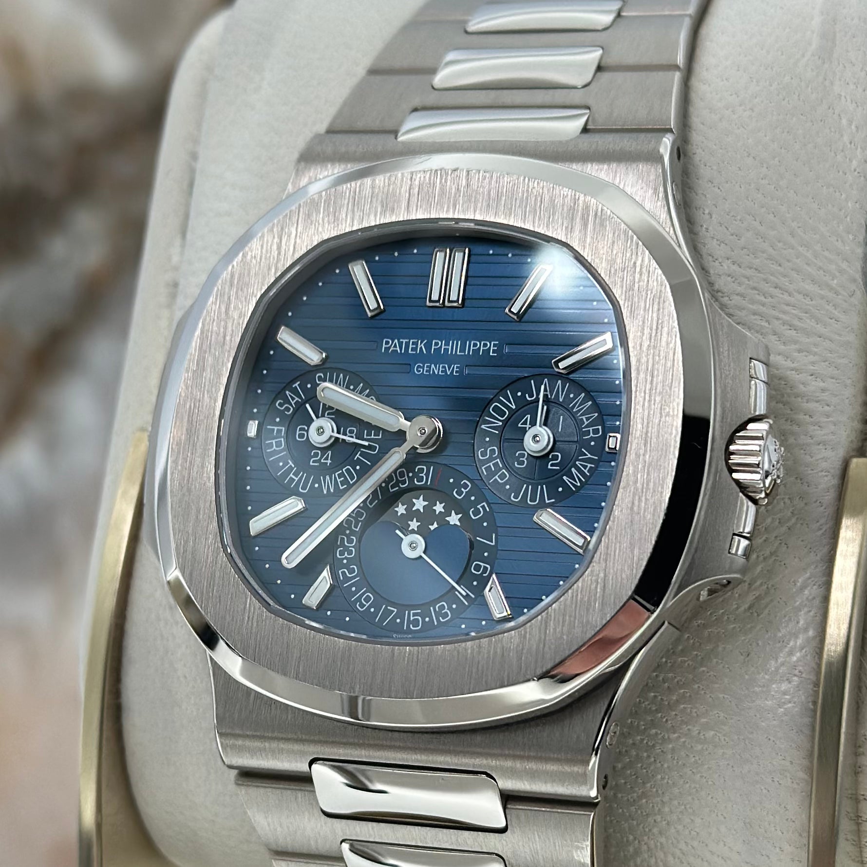 Nautilus REF. 5740/1G-001 NUOVO