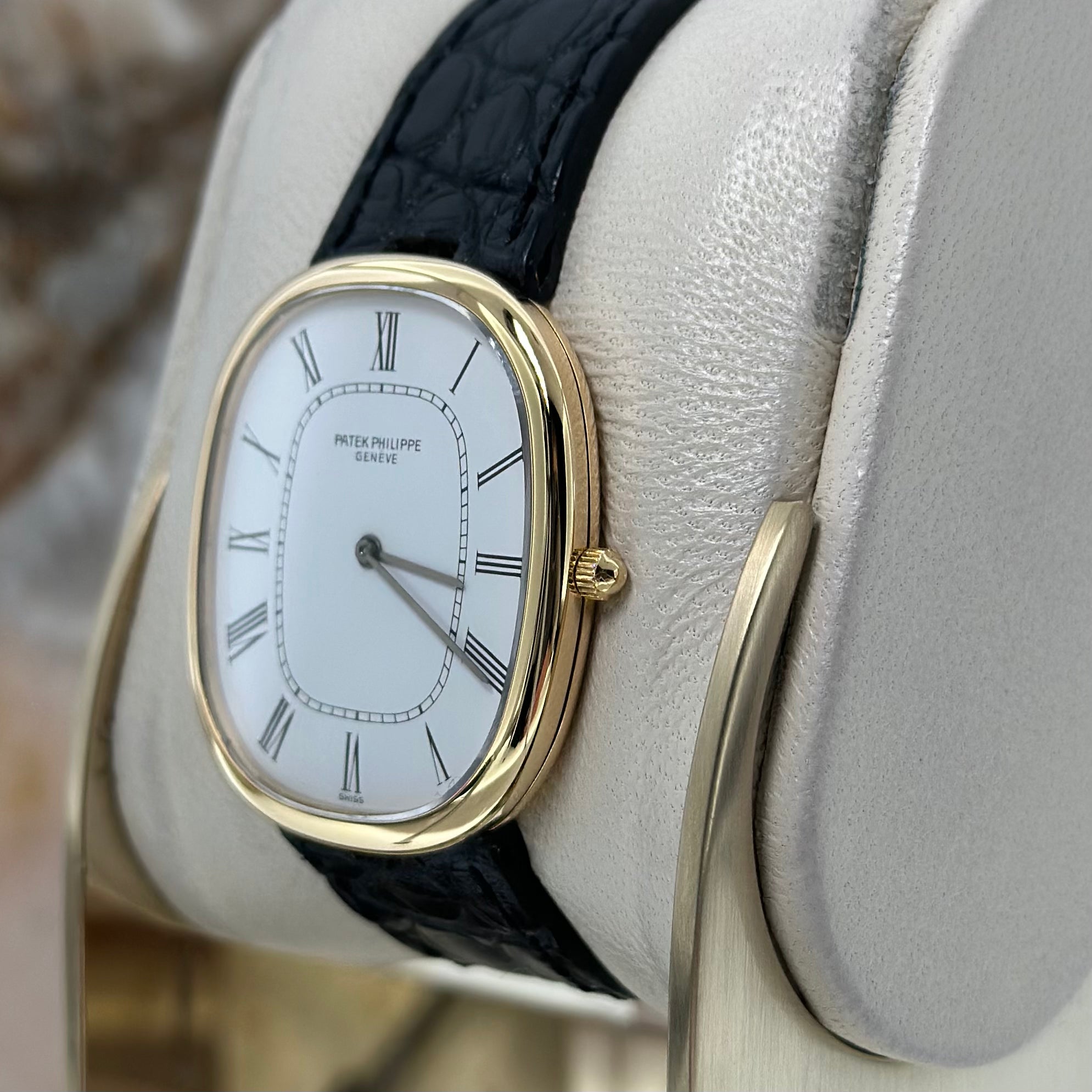 Golden Ellipse REF. 3738