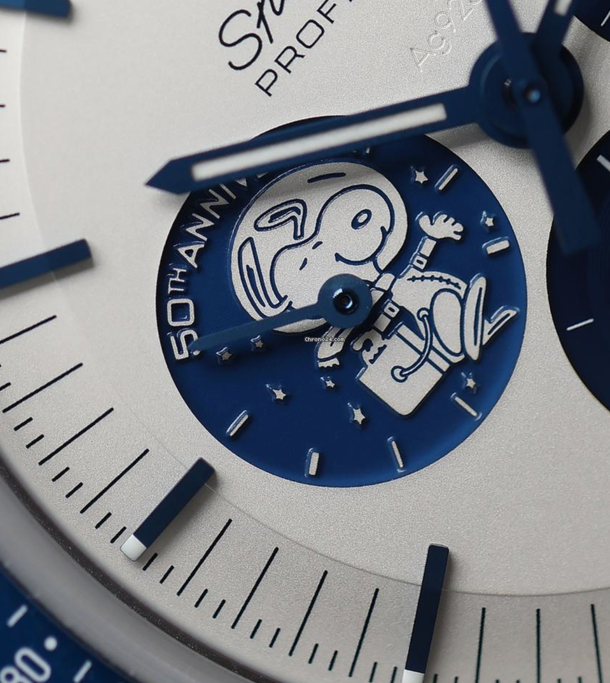 Speedmaster Professional Moonwatch Silver Snoopy Award' 50th Anniversary Ref. 310.32.42.50.02.001